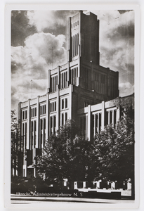 606300 Gezicht op het 3e Administratiegebouw van de Nederlandse Spoorwegen (HGB III) aan het Moreelsepark te Utrecht.